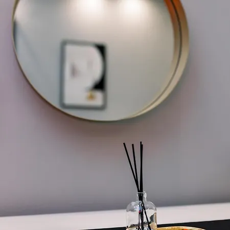 Apartment Luxury Downtown Apartment F1