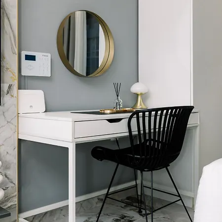 Apartment Luxury Downtown Apartment F1