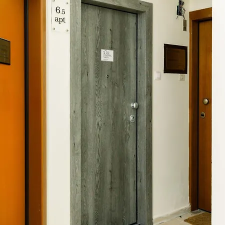Apartment Luxury Downtown Apartment F1