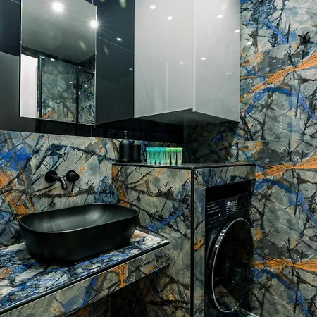 Apartment Luxury Downtown Apartment F1 *