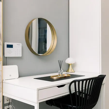 Apartment Luxury Downtown Apartment F1