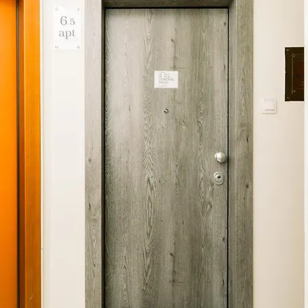 Luxury Downtown Apartment F1